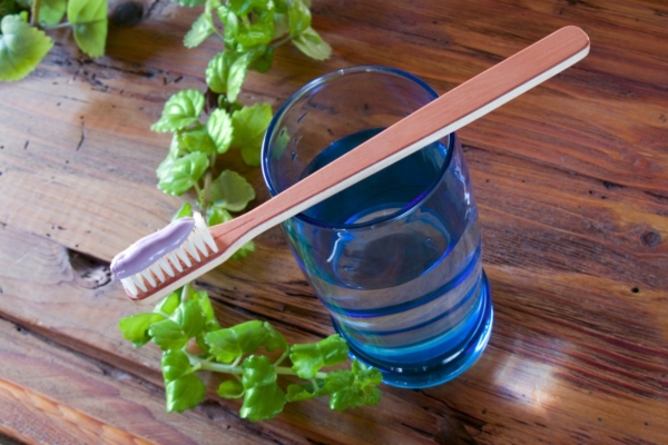 Tervis loodusest: valmista endale keemiavaba ja hambaid looduslikult kaitsev hambapasta