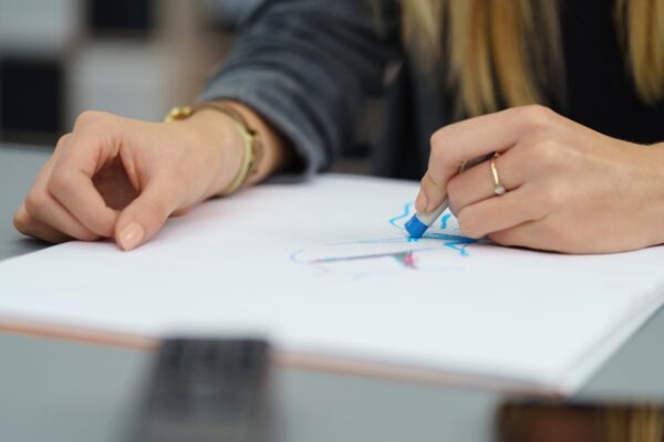 Mis põhjustab vasakukäelisust?