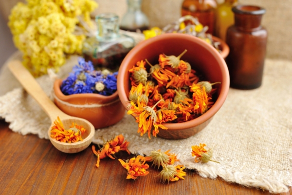 Kuus imelist kodust retsepti, kuidas maitsetaimedega end ravida