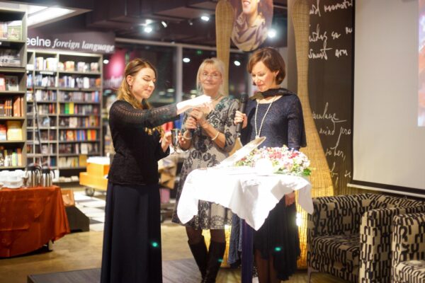 GALERII: Raamatu “Naiseks olemise kunst” õnnistamine tõi kokku väekad naised