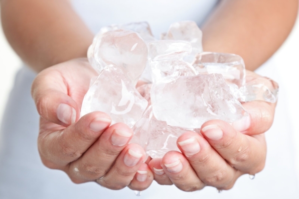 Kümme võimalikku tervisega seotud põhjust, miks su käed alati külmad on