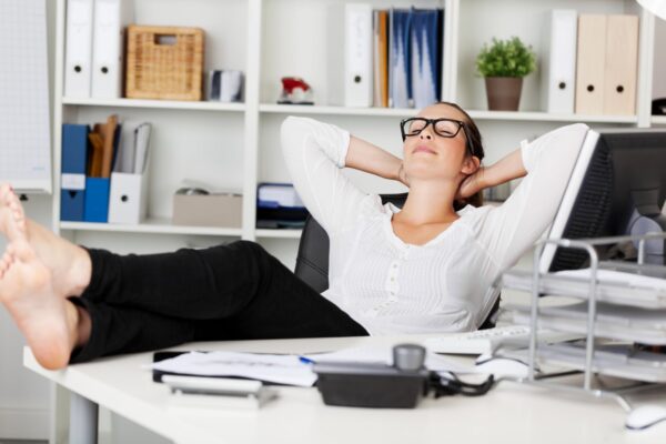 Hea nipp masenduse vastu: õnneliku inimese kehapoos