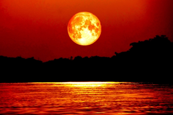 Teadlased: Kuul võis leiduda nii atmosfäär kui ka elu