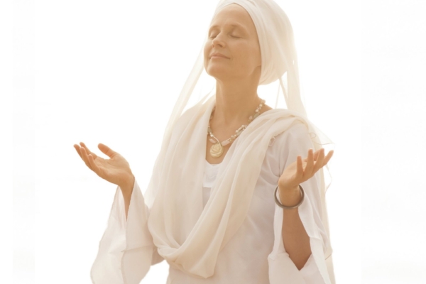 Mantralaulja Snatam Kaur meenutab hinge puudutanud momenti: Eesti inimesed laulsid ja mina lihtsalt kuulasin