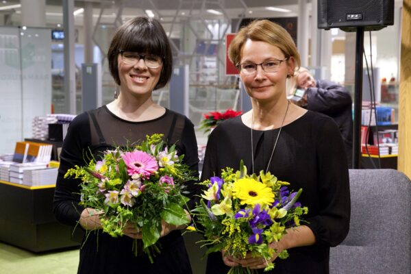 GALERII | Vaata südamlikke fotosid raamatu “Sõna vägi on suurem kui sõjavägi” esitluselt!