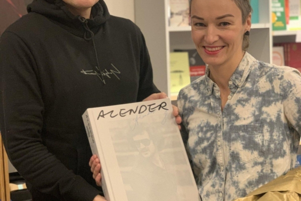 Täna ilmus Urmas Alenderi raamat “ALENDER”, mis on suurelt elatud elu suur testament