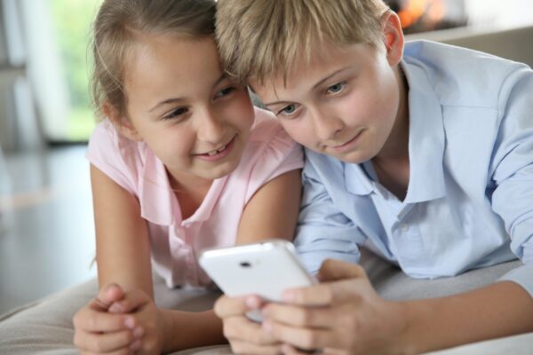 Kas osta lapsele kooli alguses kallis nutitelefon või mitte?