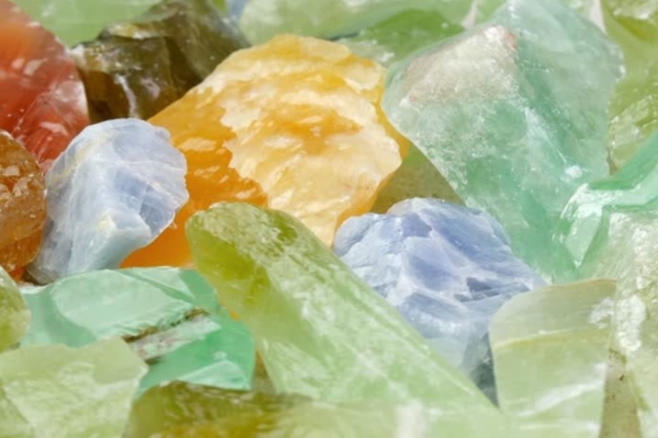 Kaltsiit – kristall, mis puhastab väsinud energiast ja loob harmooniat