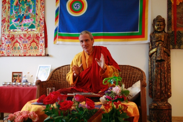 Tallinnat külastab Laama Erik Drew Jung