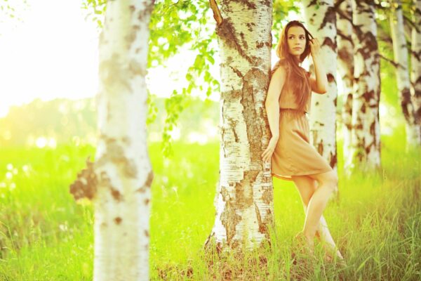 Täna on rahvakalendri järgi esimene suvistepüha – too kaseoksad tuppa ja mine kiigele