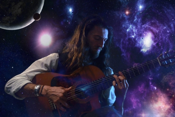 Legendaarne tänavamuusikust kitarrivirtuoos Estas Tonne viib täna Hobuveskis müstilisele kontsert-rännakule