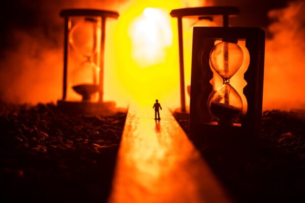 Praegu läbime oma elus edasi liikudes kitsaskohta, millest ei pääse läbi liigse ballastiga