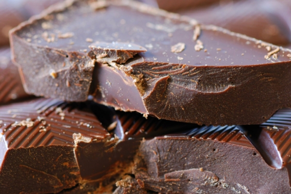 Täna on rahvusvaheline šokolaadipäev! Tume šokolaad on tõeline supertoit, mis suudab asendada ka toidulisandeid