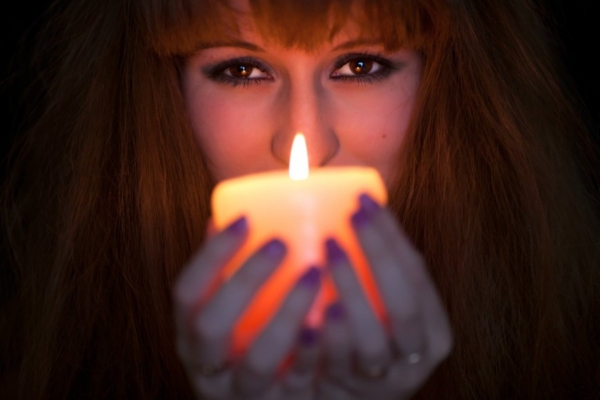 Küünlamaagia: kuidas tule väe abil endale armastust ja küllust võluda