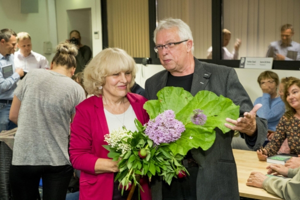 GALERII: Igor Volke esitles värvikale seltskonnale unikaalset ufo-antoloogiat