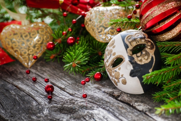 Aastavahetuse kombeid laiast maailmast: võetakse ühendust hingedega, ennustatakse kartulitega ja saadetakse halb energia ära