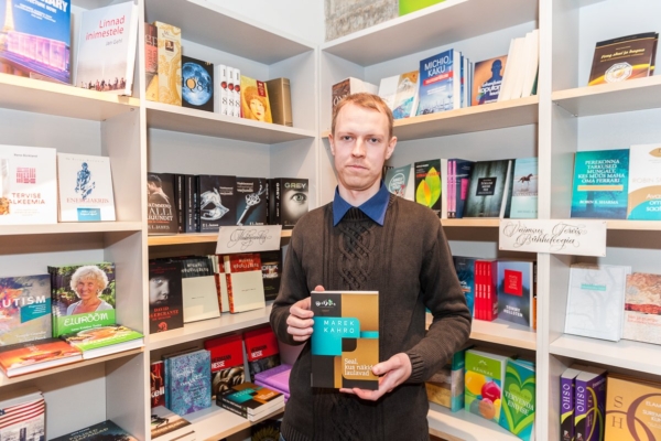 “”Kurjuse” sildi alla liigituvad õelus, tigedus, kadedus, väiklus ja viha,” ütleb Tammsaare-nimelise lugejapreemia laureaat Marek Kahro