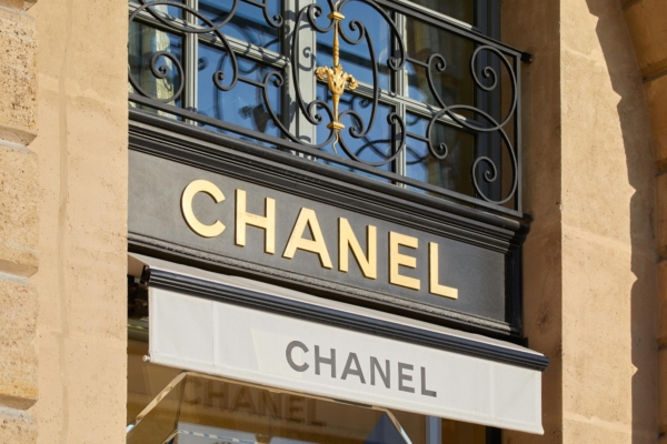 Lugemisnurk | Legendaarse moelooja Coco Chaneli erakordselt põnev lugu