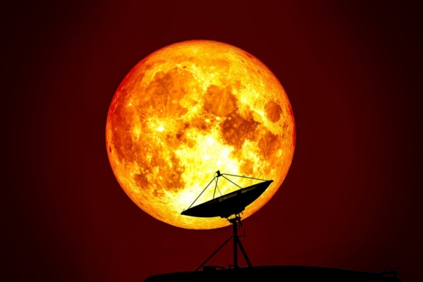 Võimas! Täna kõrgub taevas 21. sajandi suurim superkuu!