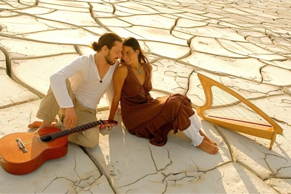 Mirabai Ceiba: ava oma sisemine tarkus ja vägi pühade helivibratsioonide abil