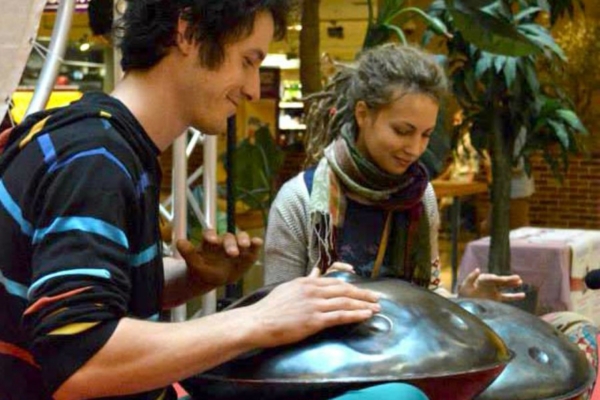 Laulev lendav taldrik Heliton viib meditatiivsele kontsertrännakule sisekosmosesse