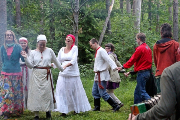 Esmaspäeval esilinastub Tallinnas Rein Marani film “Suvisted Tammealusel”