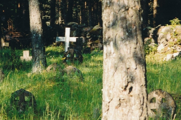 Kivikalmest tuhasõrmuseni: Eesti matmiskommetel on värvikas ajalugu
