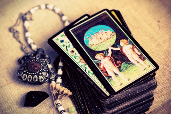 ALKEEMIA TAROSKOOP. Ees on ootamas suhete ja armastusega seotud ootamatud pöörded