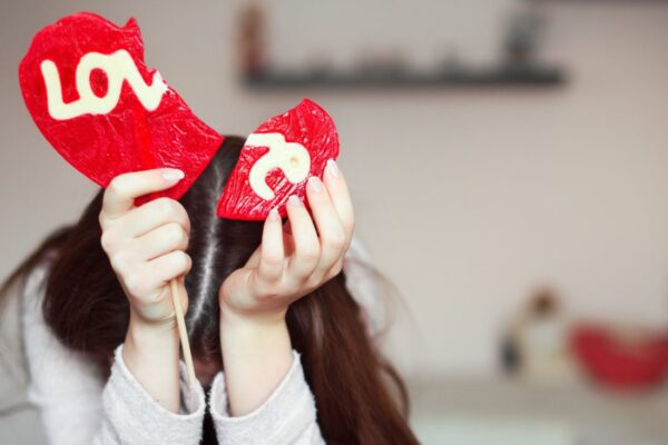 Murtud südamed: mil moel mõjutab petmine paarisuhet ning kuidas edasi minna?