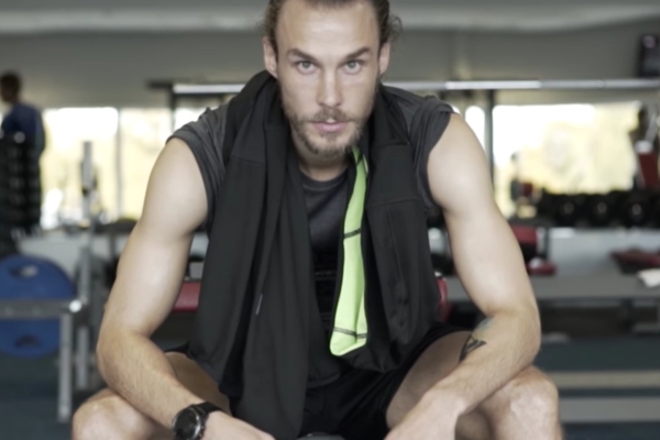 VIDEO: Taimetoidumessi videoklipis näitab “Selgeltnägijate tuleproovi” saatejuht oma taimetoiduga saavutatud supervormi