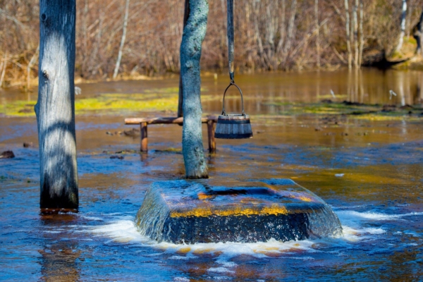 Kevad on käes – Tuhala nõiakaev on taas keema hakanud
