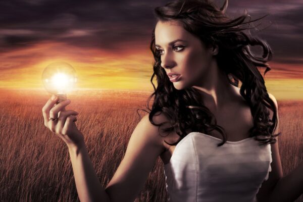 Too oma jõud praegusesse hetke | Hoides oma tunded ja mõtted minevikus, suunad ka oma eluenergia sinna