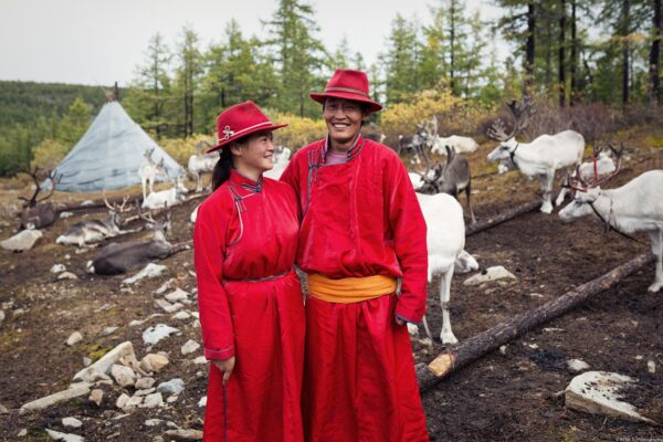 GALERII: Tee lõpmatuse teise otsa: Mongoolias, tsaatanite maal, šamanistidest põhjapõdraratsanike dukhade juures