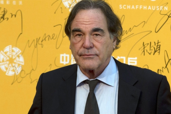 Oliver Stone seostab privaatsuse arutelu käigus Pokémon Go’d totalitarismiga
