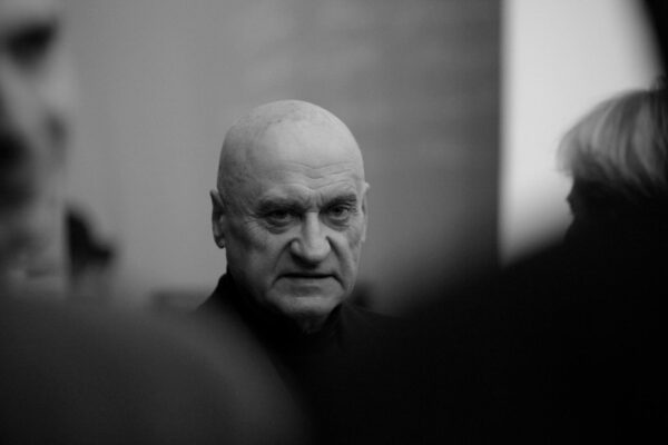 Palju õnne! Einar Laigna 80. Ajaloofilosoof ja mõõgameister sepistab igavikku