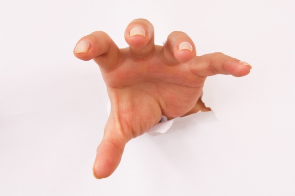 Alkeemia lugemisnurk. Rait Milistveri novell “Käsi” viib lugeja absurdsetesse ja humoorikatesse situatsioonidesse