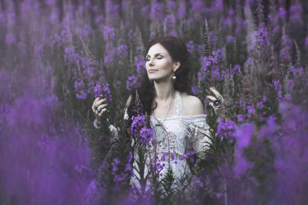 Täiskuu vägi kristallides – kuukivi ja labradoriit