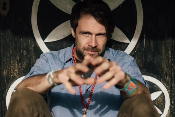 Indrek Tammoja: Miks kujutab peavoolumeedia liigtarbimisest hoiduvaid ja loodusega kooskõlas elada soovivaid inimesi tihti kui mingit kampa napakaid?