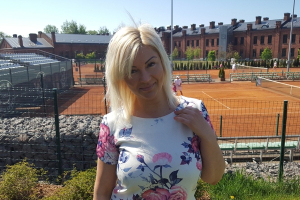 Karm kogemus: Jaana pöörane teekond läbi kooma, alkoholismi, narkomaania, ravimisõltuvuse ärkamise ja tervenemiseni