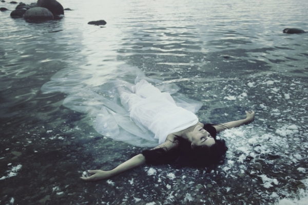 Ela nüüd ja kohe: alusta enda hinge ja keha väärtustamist juba täna!