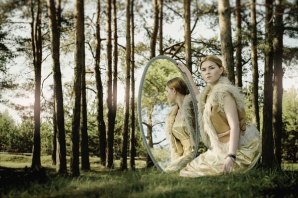 Tegele oma sisemaailmaga, sest kõik väline, mis sinu ümber toimub, on selle peegeldus