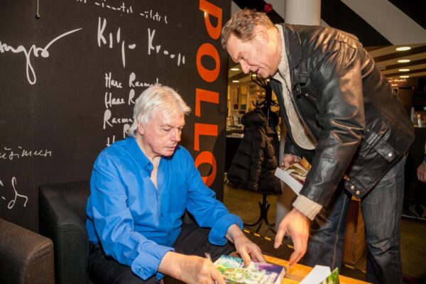 GALERII: Maailmakuulsa vandenõude uurija David Icke raamatuesitlust käis uudistamas sadu inimesi