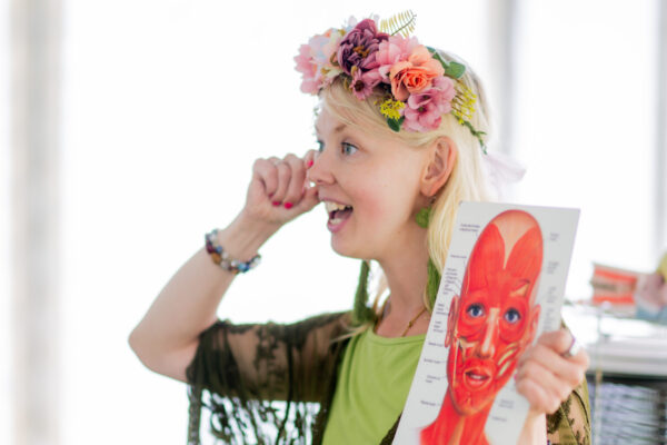 Naerata julgelt – kortsud, rõõm ja näojooga tasakaalus eluks